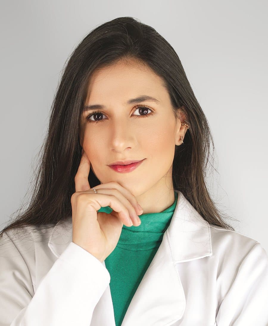 Equilíbrio Nutrição, nutricionista, de jaleco branco e gola alta verde